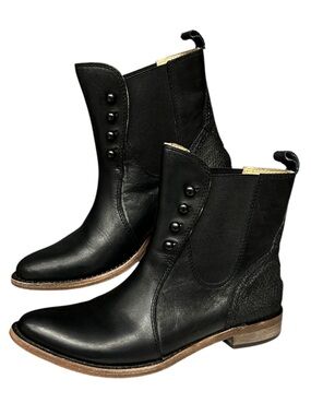 Lucchese Spirit Brandy Black Leather Chelsea Boots Studs 8 Pointed Chelsea Boot